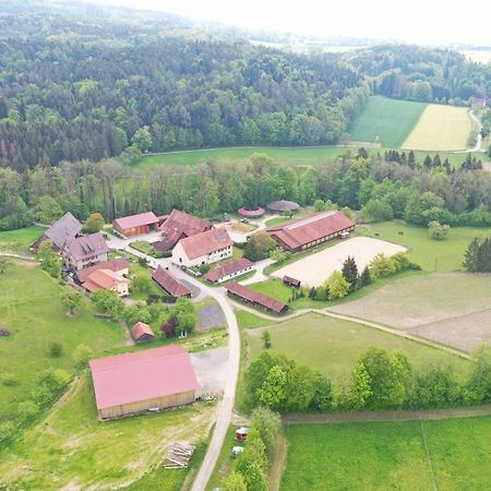 Bio Hofgut Wiggenweiler Apartamento Bermatingen Exterior foto